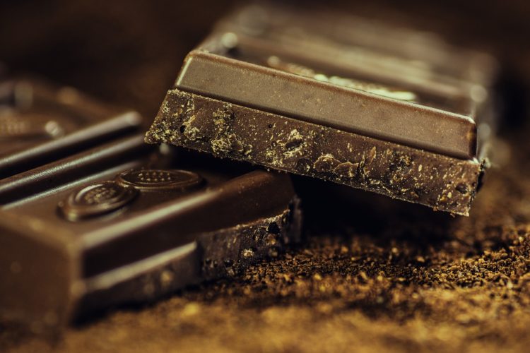 高カカオチョコレートの食べ過ぎは危険？血糖値はどうなる？口コミや感想も