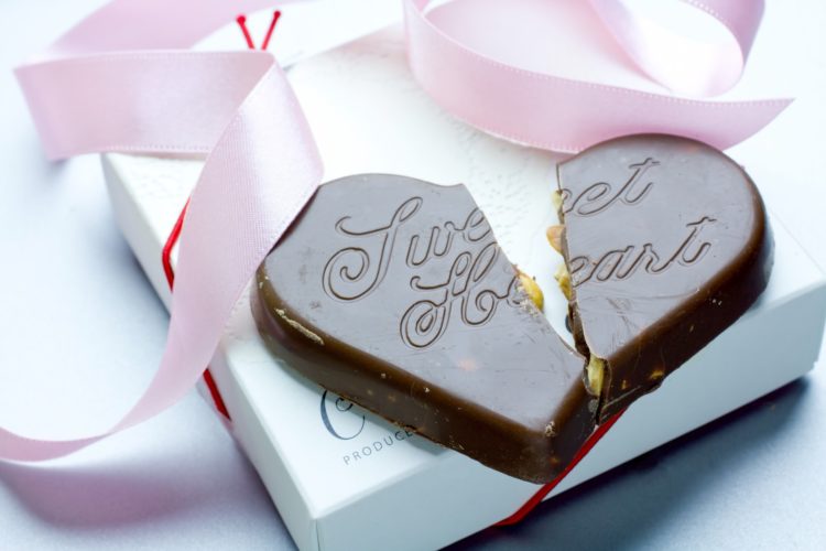 バレンタインの由来や意味とは？日本だけがチョコレートを渡す習慣があるって本当？